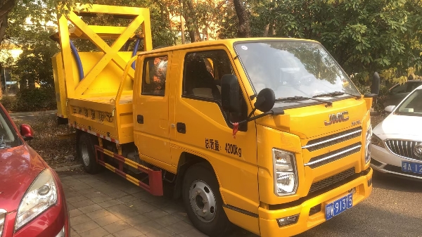 100K防撞車(chē)，帶太陽(yáng)能光板